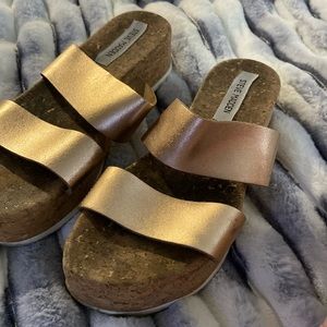 Steve Madden platform sandals. Gold straps. Size 7